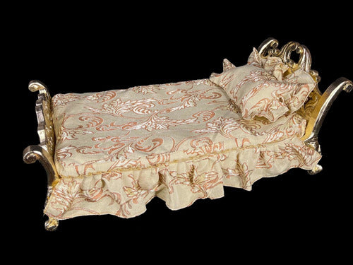 Cuna Para Figura Religiosa Tallada En Cedro Y Hoja De Oro
