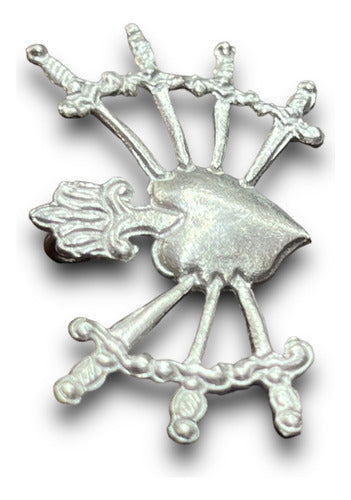Corazón Con 7 Dagas O Dolores De Plata De 4.5 Cm X 2.8 Cm