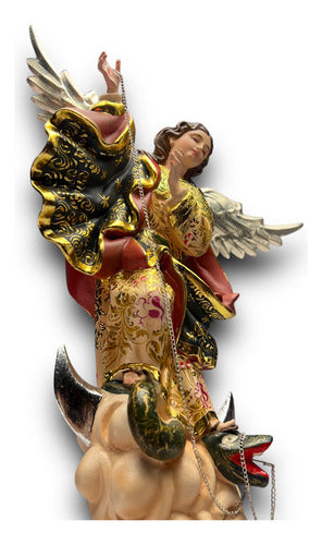 Virgen Del Apocalipsis Tallada En Madera Con Oro Fino 32cm