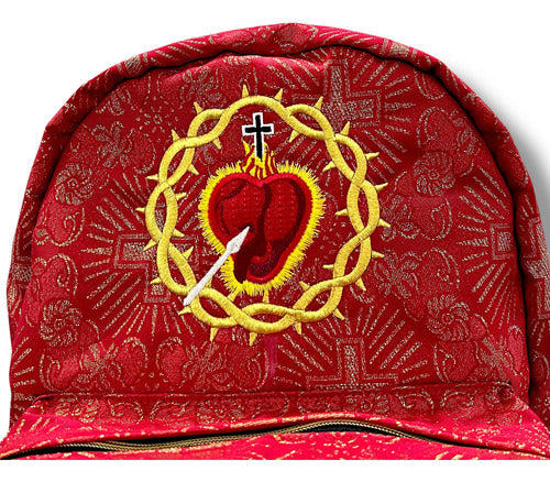 Mochila Sacristía En Tela Brocada Roja Con El Corazón De Jesús Bordado