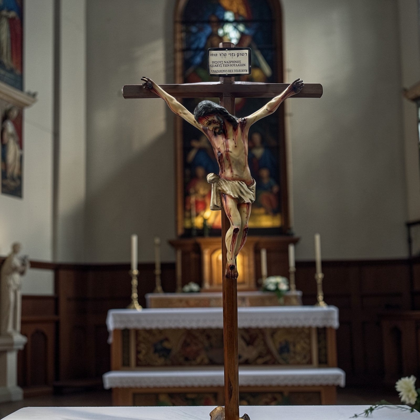 Cristo de base 94cm policromía al óleo