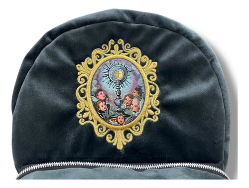 Mochila Sacristía O Sacrimochila 4.0 Bordada Corazón De Jesús Y Pintura De Eucaristia Con Bolsa Desmontable