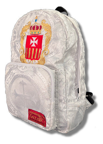 Mochila Mini Sacristía En Tela Brocada Blanco Con Plata Bordada Escudo Virgen De La Merced