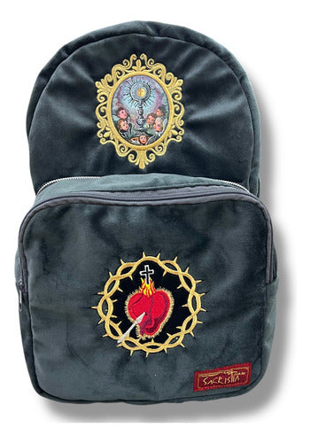 Mochila Sacristía O Sacrimochila 4.0 Bordada Corazón De Jesús Y Pintura De Eucaristia Con Bolsa Desmontable